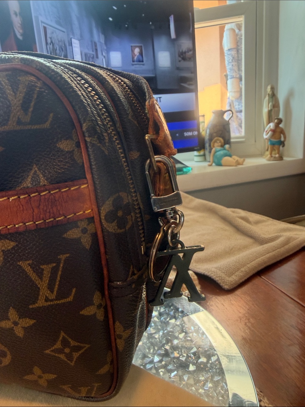 💯💯💯Louis Vuitton Monogram Reporter PM bag  with Dust bag (Charm not included ) - Picture 3 of 13